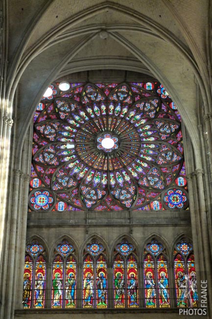 Side rose window