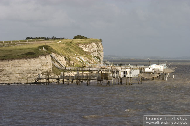 Distant cliffs and carrelets