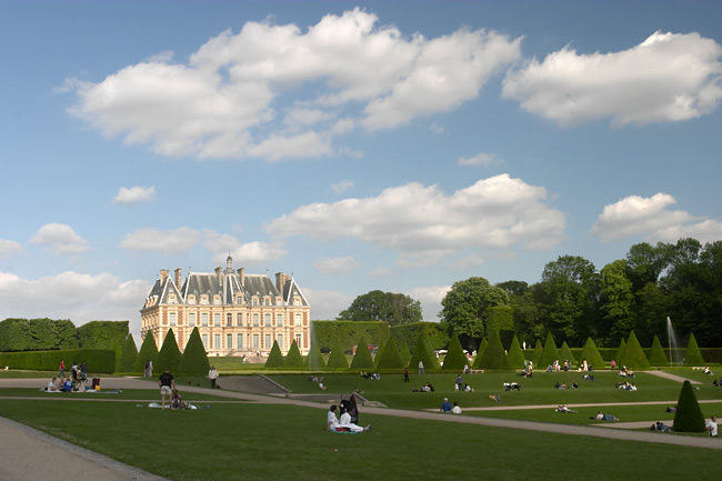 The Castle of Sceaux in the evening