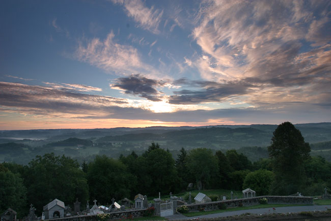 Lever de soleil sur le cimetière