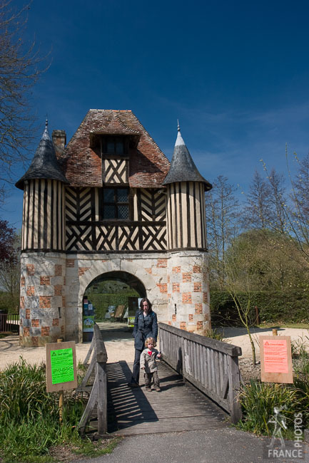 Crèvecoeur en Auge castle entrance