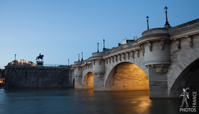 Pont neuf at dusk