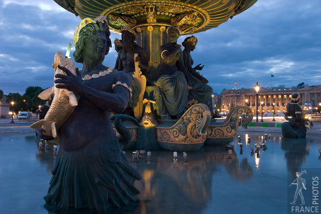 Still fountain at the Place de la Concorde