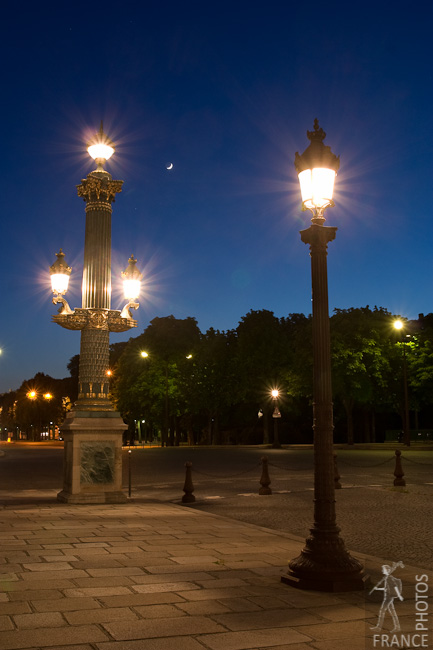 Street lights on Concorde Square