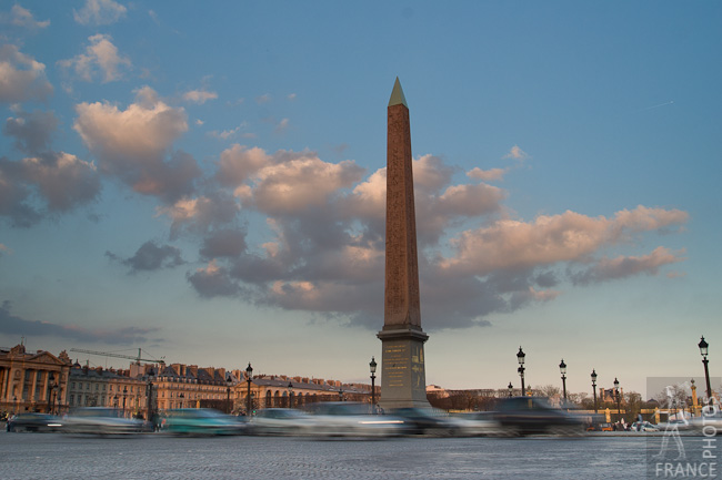 Rush hour in front of the Concorde obelisk