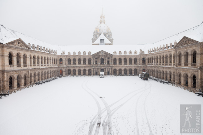 Heavy snowfall on the Invalides