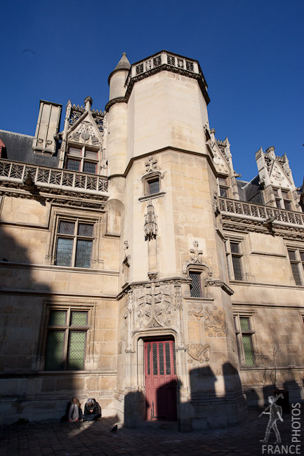 Hotel de Cluny courtyard