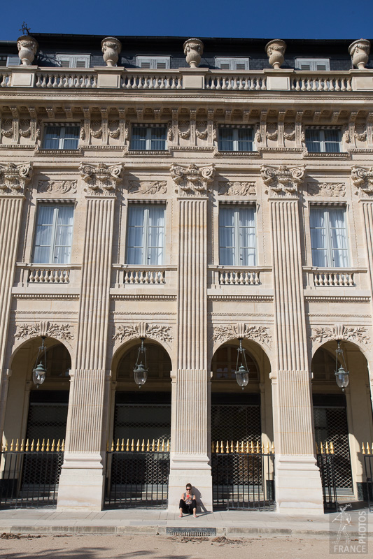 Texting from the Palais Royal